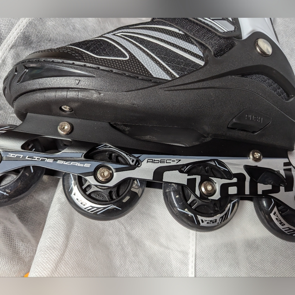 KIDS L.E.D ROLLER SKATES - Picture 3 of 6